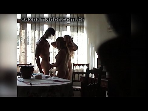 ❤️ Sexu-lagunek gizon erraldoi bat eta hirukote batera gonbidatzen dituzte berarekin ❤❌ Errusiar porno pornoan eu.xsexshop.ru ❌